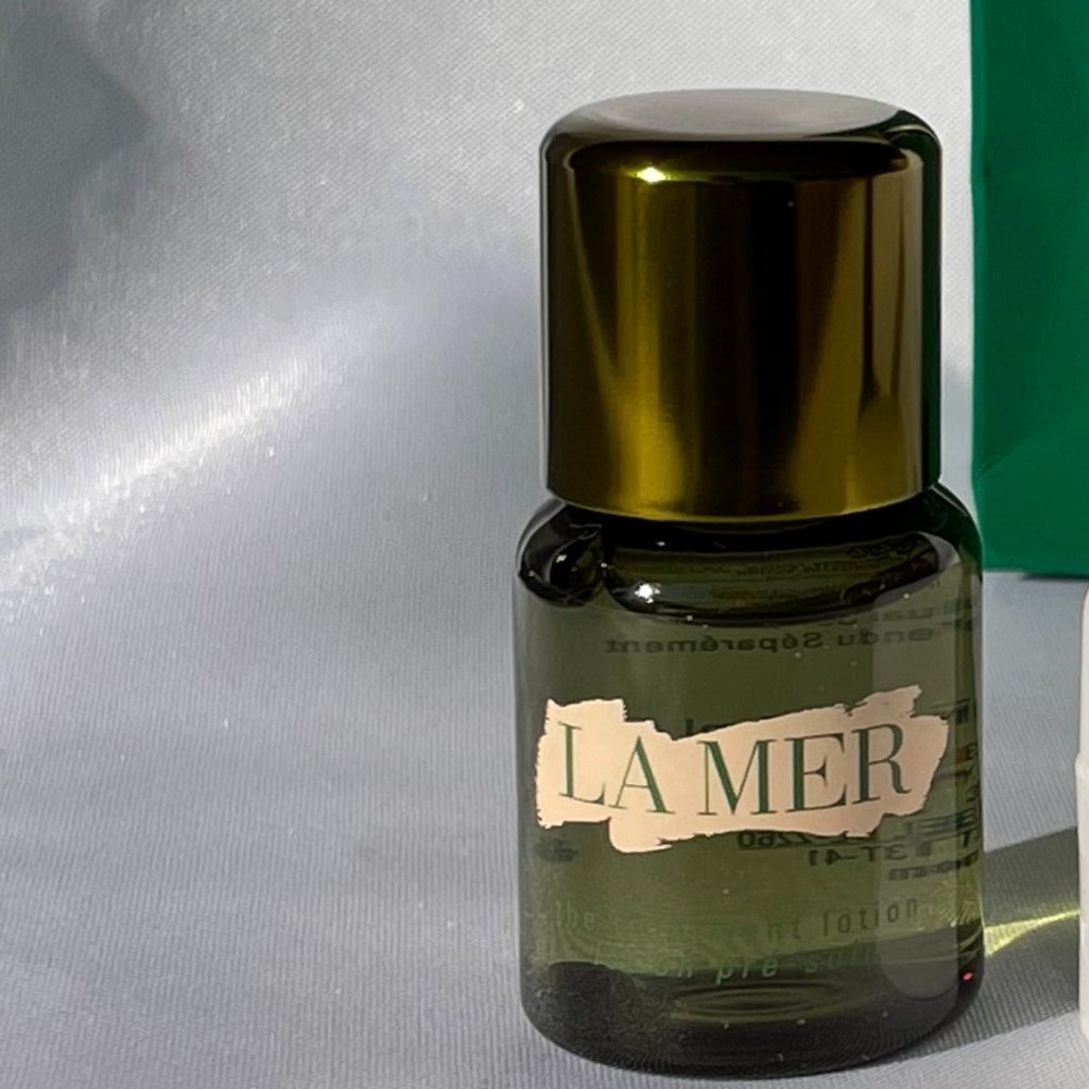 La Mer Beauty Gift Set 4pc, Paper Bag, Lotion, Cream, Eye Balm, Hydrating Serum - Picture 5 of 11